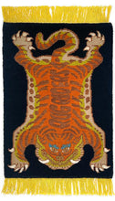 Load image into Gallery viewer, Tiger Car Rug - Black - rugriders