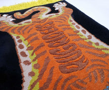 Load image into Gallery viewer, Tiger Car Rug - Black - rugriders