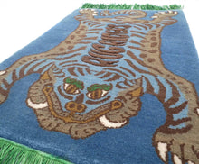 Lade das Bild in den Galerie-Viewer, Tiger Car Rug - Turquoise - rugriders