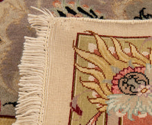 Load image into Gallery viewer, Handgeknüpfter Teppich aus Tabriz

