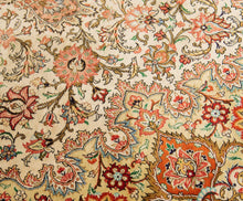 Load image into Gallery viewer, Reiner Seidenteppich aus dem alten Persien Qom
