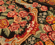 Load image into Gallery viewer, Gewebter Teppich aus Moldawien
